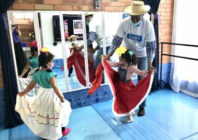 Iniciación a la danza Folclor-Sugu Universo artístico