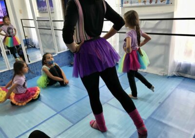 Iniciación a la danza moderna, clásica y contemporánea-Sugu Universo artístico